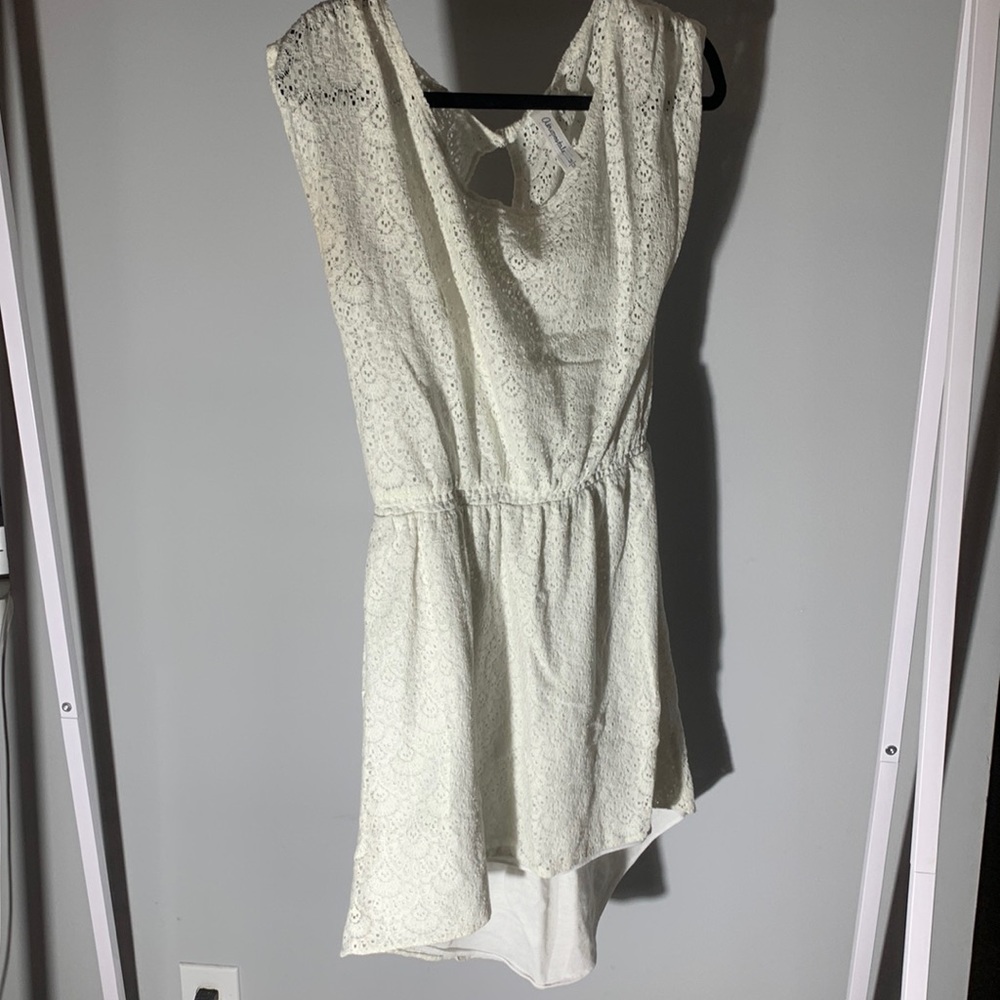 White Aeropostale girls medium size dress in great condition never worn